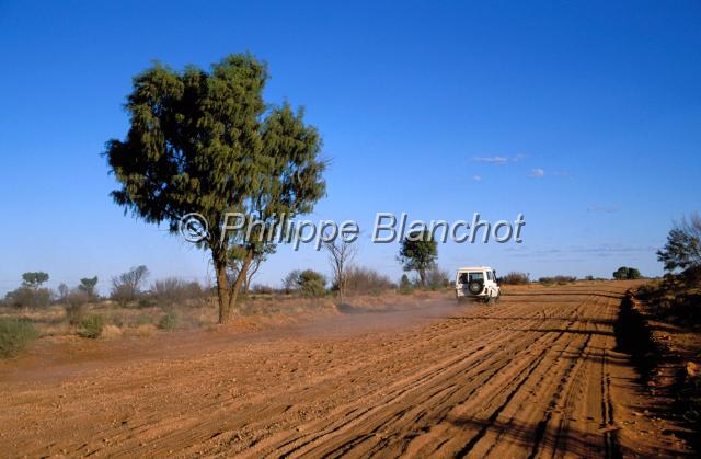 australie territoire du nord 14.JPG - Vehicule 4x4 sur la piste Mereenie LoopTerritoire du NordAustralie